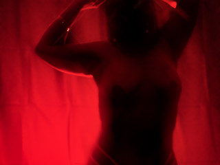 Shall we play in the dark?