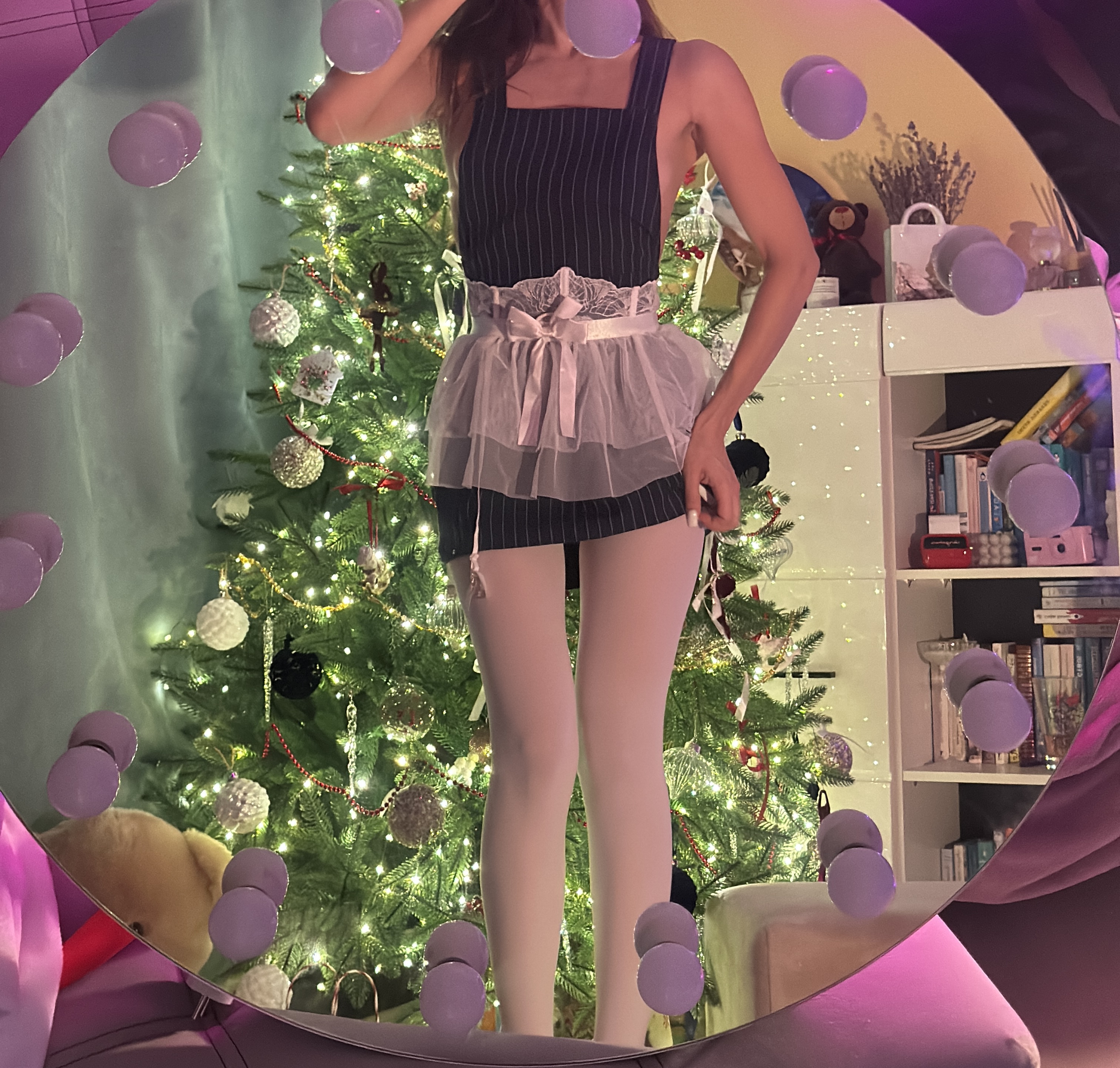 CassieSaunders 😈 image: 1