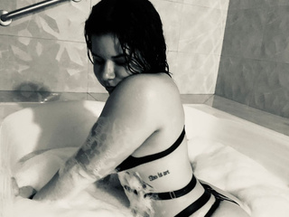 B&W