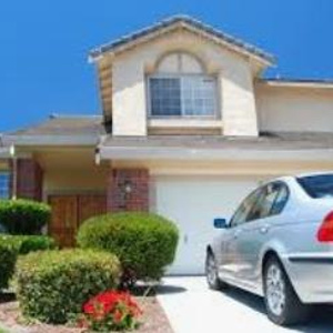 Una casa y un carro