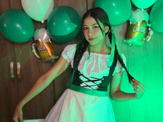 Welcome to my Oktoberfest party! 🍻💃