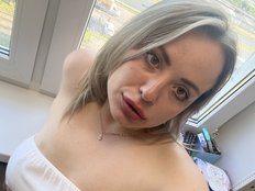 HollyDoll