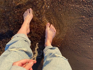Walking barefoot in the sand 💙