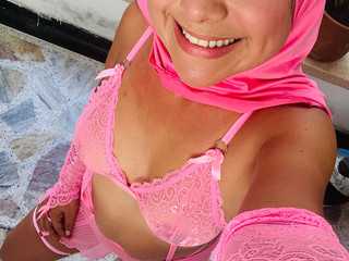 Ready to see what I hide under my clothes? 👙