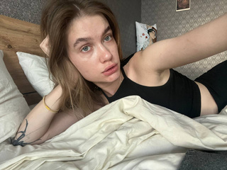 I'm in your bed. what do you do?💏🛏️