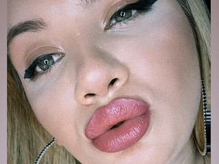 Kiss on your ....🍌