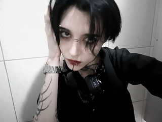 :3