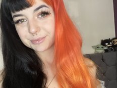 Eviestone — LIVE on BongaCams