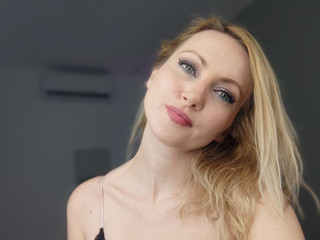 I know tou you wanna undress me !