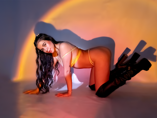 I am passion disguised as delicacy. 🌺🔥