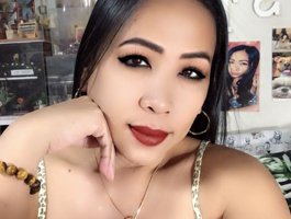 Holygurly webcam model