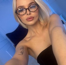 horny-blondie