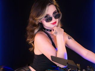 🖤🏍️ Delicate beauty, irresistible attitude.
