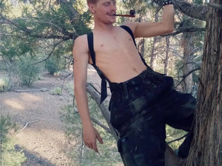 Красавчик на месте как мартышка