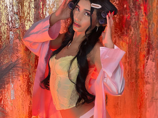 𝑮𝒍𝒂𝒎𝒐𝒖𝒓 𝒂𝒏𝒅 𝒄𝒉𝒐𝒄𝒐𝒍𝒂𝒕𝒆, 𝒕𝒉𝒆