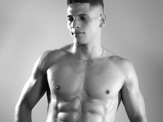 Between shadows and desires