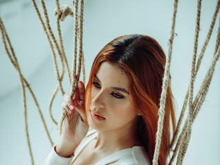 Between strings and skin🔗🤎