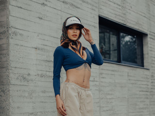 Steel and Leather contrasts 💙