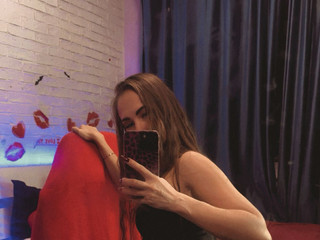 киска хочет поиграть..