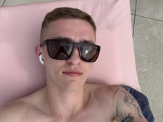 crazybottom24 Live Webcam on BongaCams