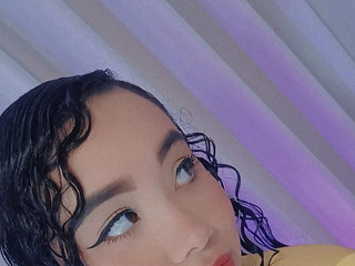 I look good yellow 💛