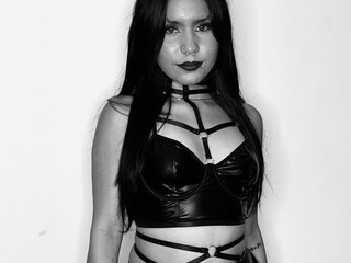 Cruel queen, expensive pleasure