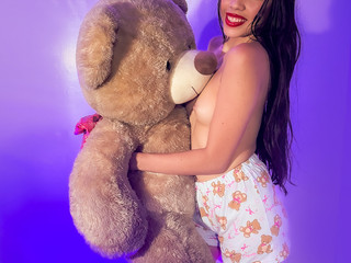 I can be a sweet bby girl for my master too 🍭