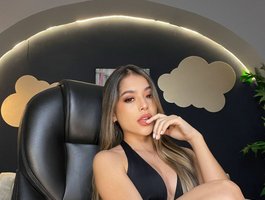 Watch  AmyDavis live on BongaCams