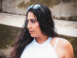 Chic, sunny, and unstoppable 🕶️💖🌼