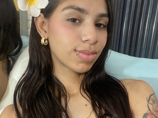 Hello I am BRUNETTE 💖