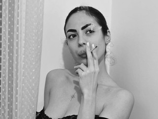 dare to  make me yours today  😈