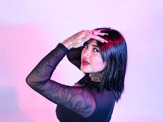 🖤 Seduce me with words… and end with caresses.