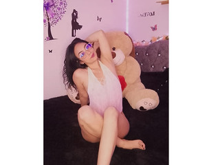 A sexy girl for you