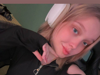 ^-^