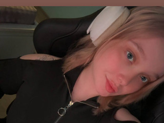 ^-^