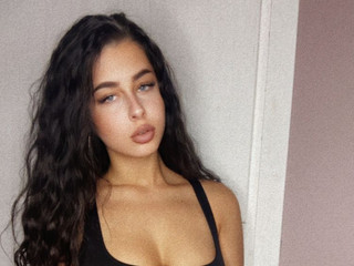 Got all the curves your hands could ever handle 😈