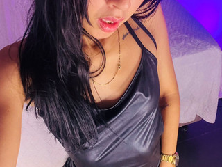 Lift the dress and let's enjoy