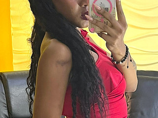Sexy lady in red❣