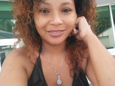 Pisouna Live Webcam on BongaCams