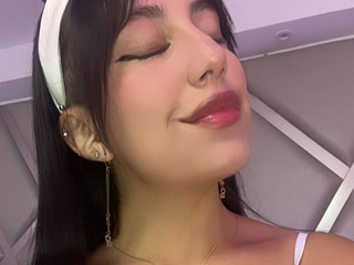 White makes me feel so good 💐