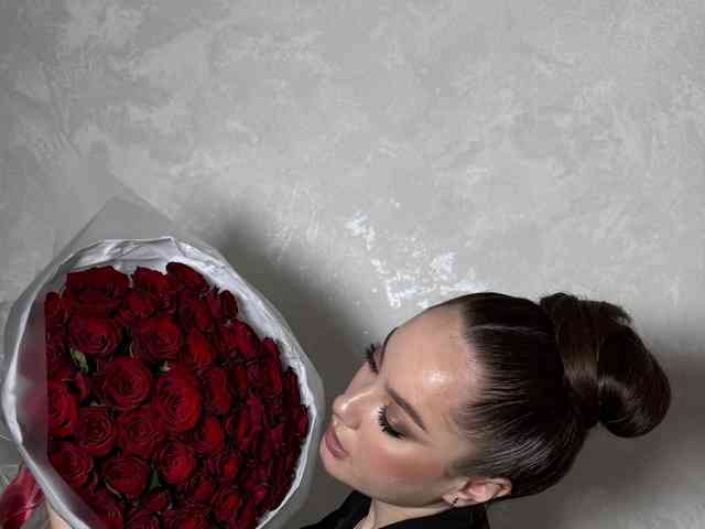 -Valeria-