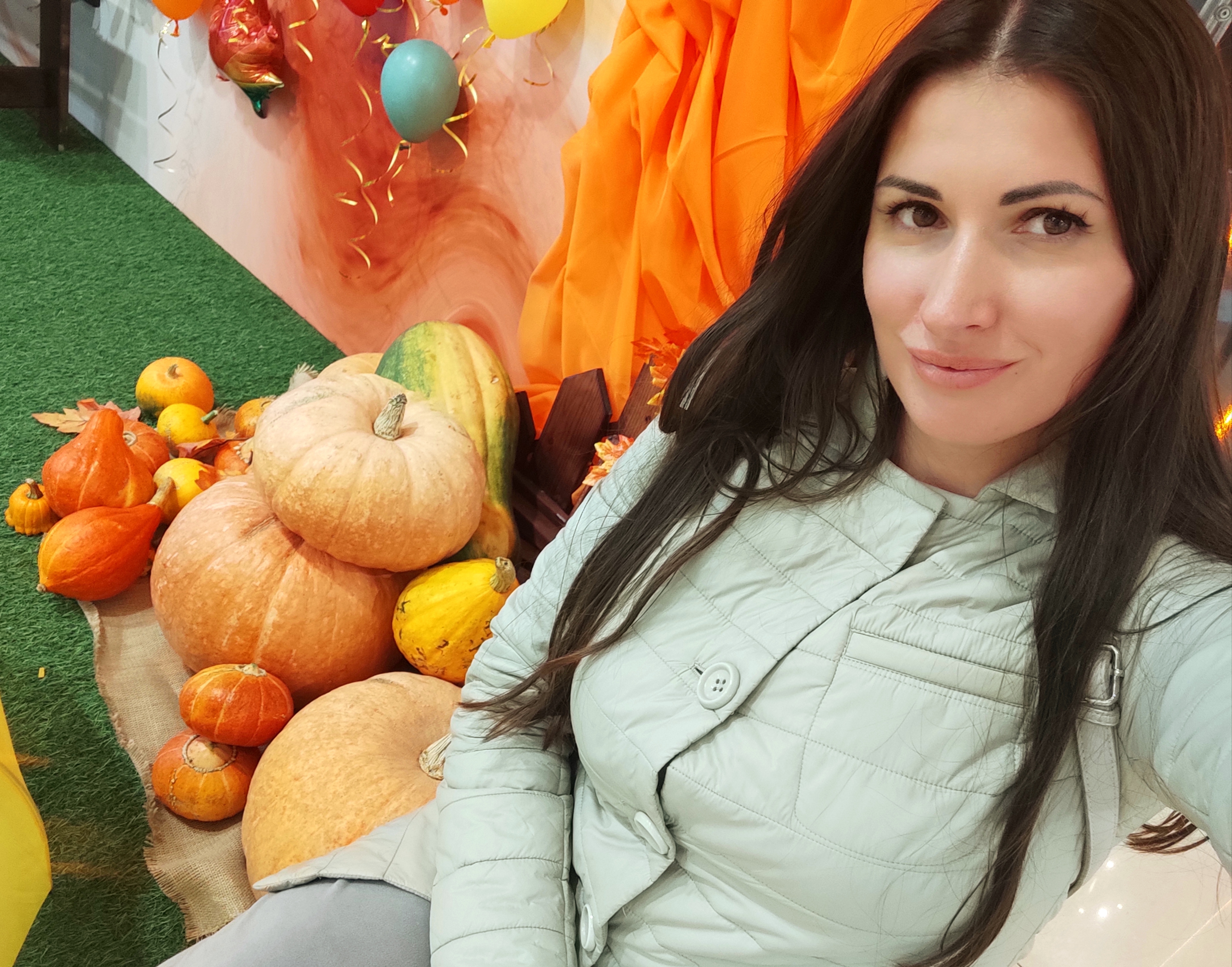 MaryMalory11 Hi. Do you like autumn? 🍎 image: 1