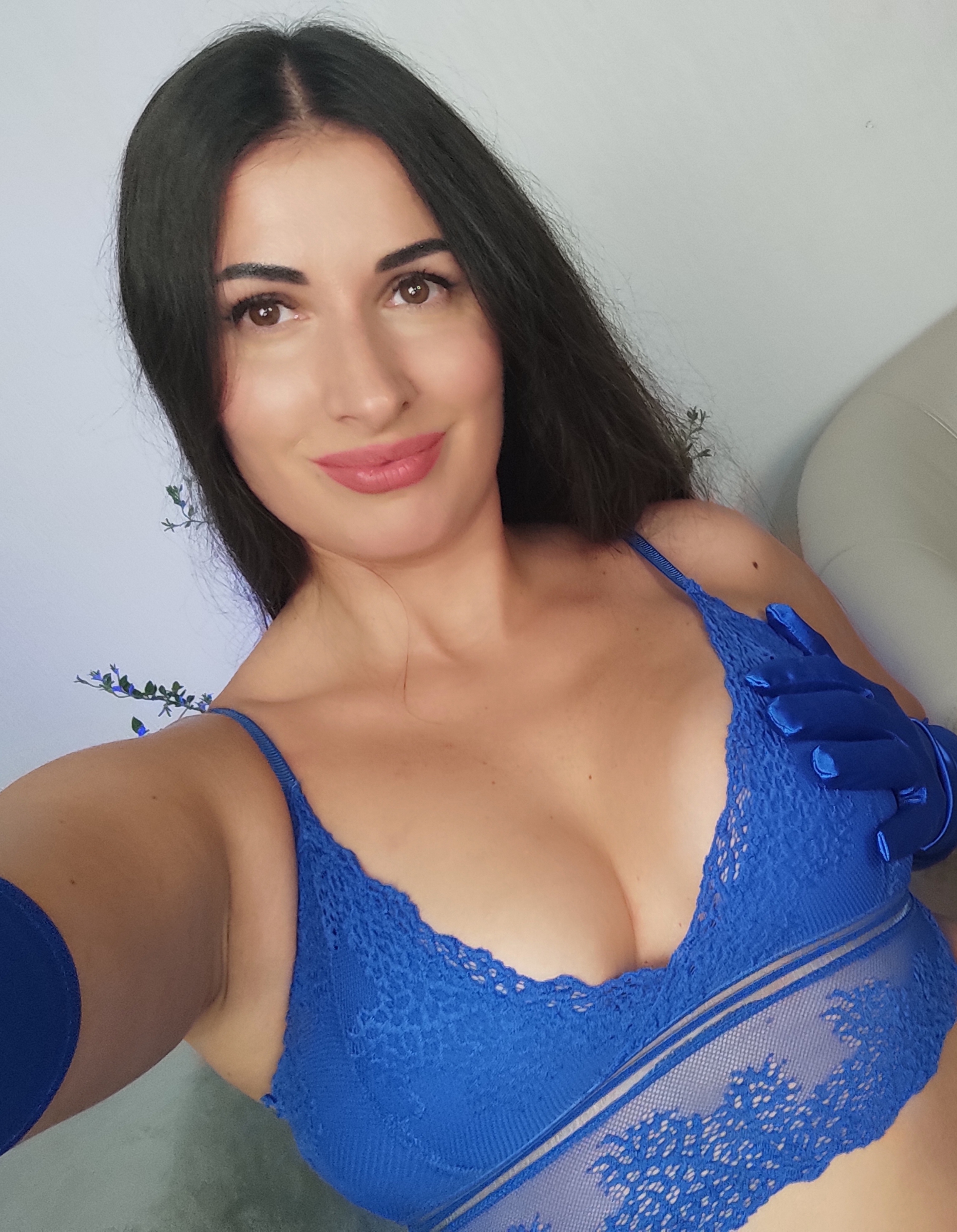 MaryMalory11 Hi. What's your favorite color? Image: 1