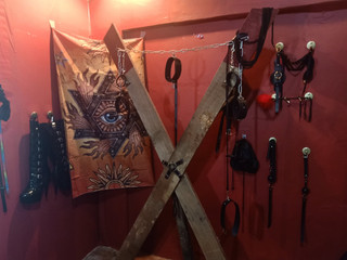 RED ROOM 1