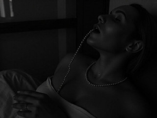 B&W