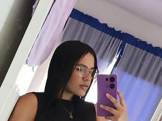 “Bebé traviesa en acción 😜”