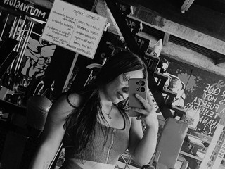 “Every pose is a command 👠”