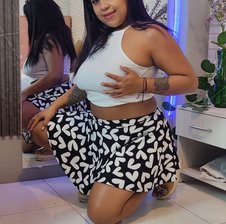 CurvyyQueenXO