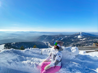Skiing in the mountains 🎿