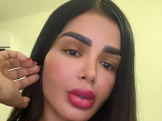 Your favorite fantasy, in the flesh 🧞‍♀️🔥